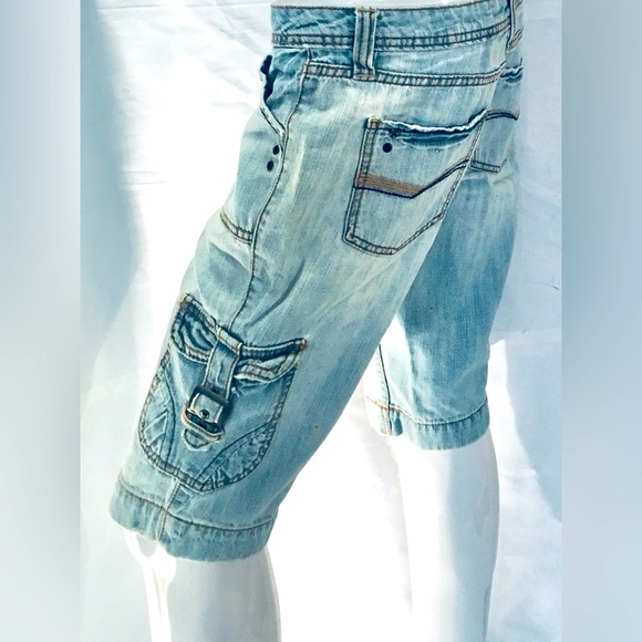 No Boundaries Robo blue distressed denim jeans knee length shorts. Size 9. NWOT. - Picture 7 of 8